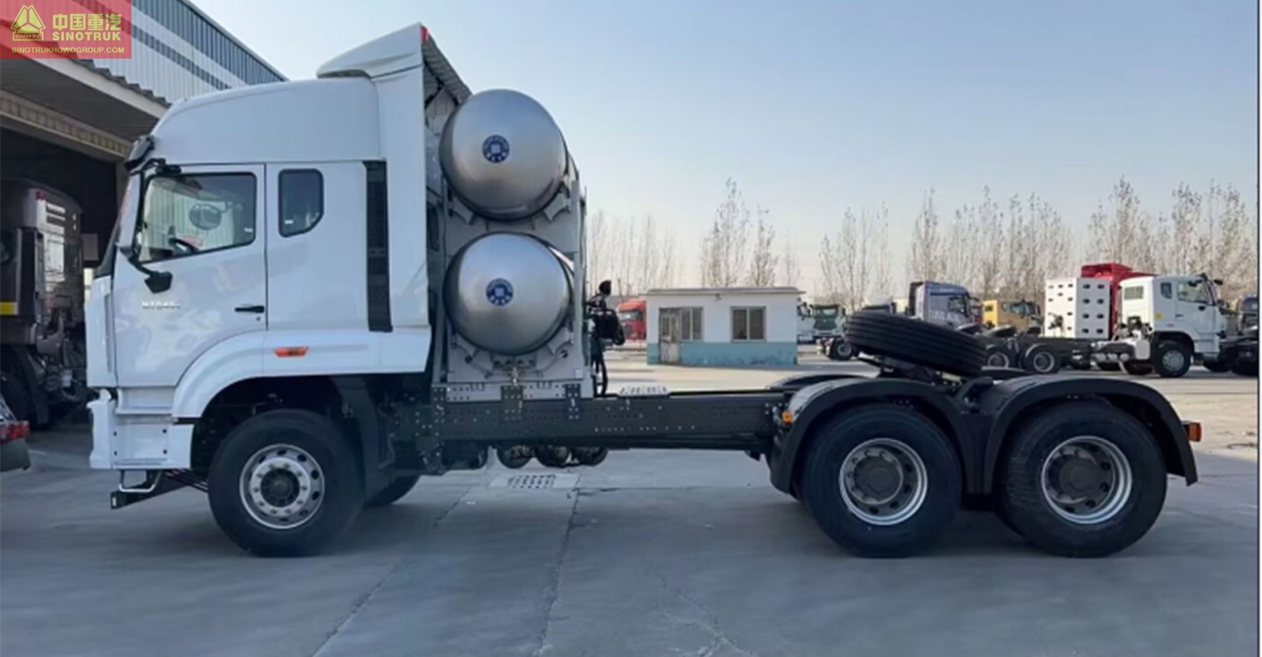 HOWO NX 6×4 LNG tractor truck