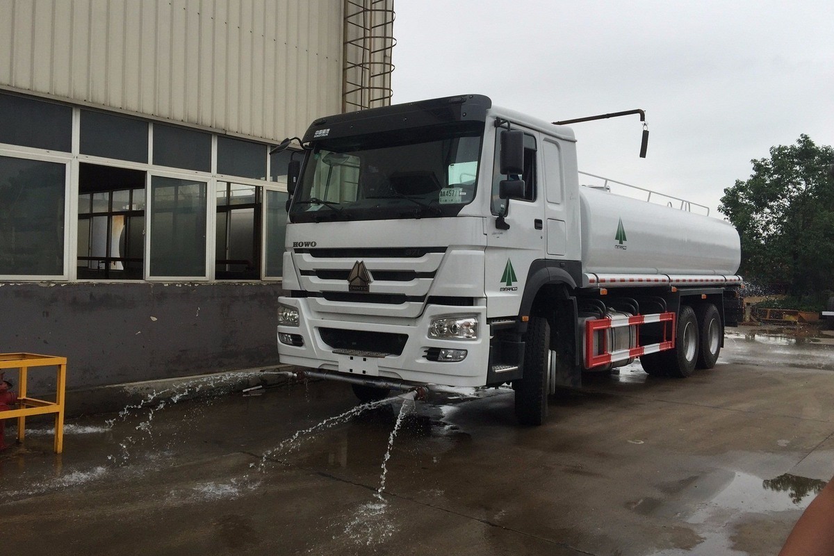 HOWO 6×4 water sprinkler truck