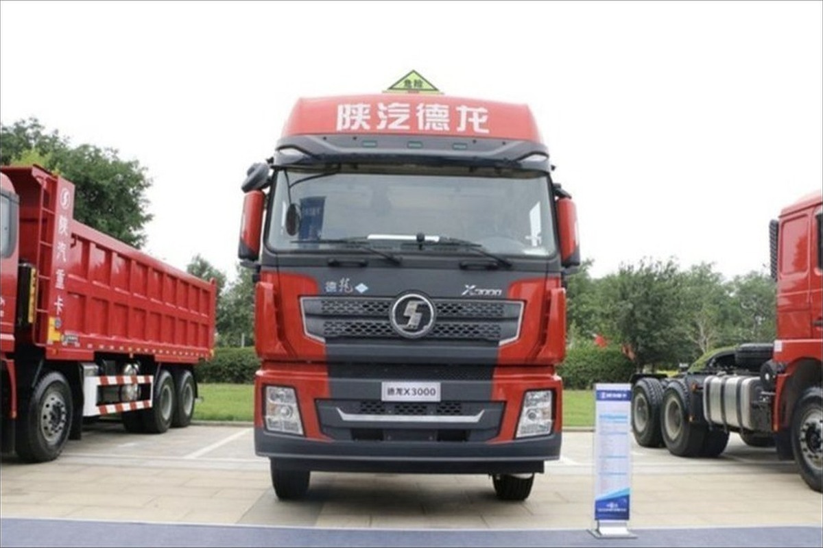 SHACMAN X3000 6×4 tractor truck