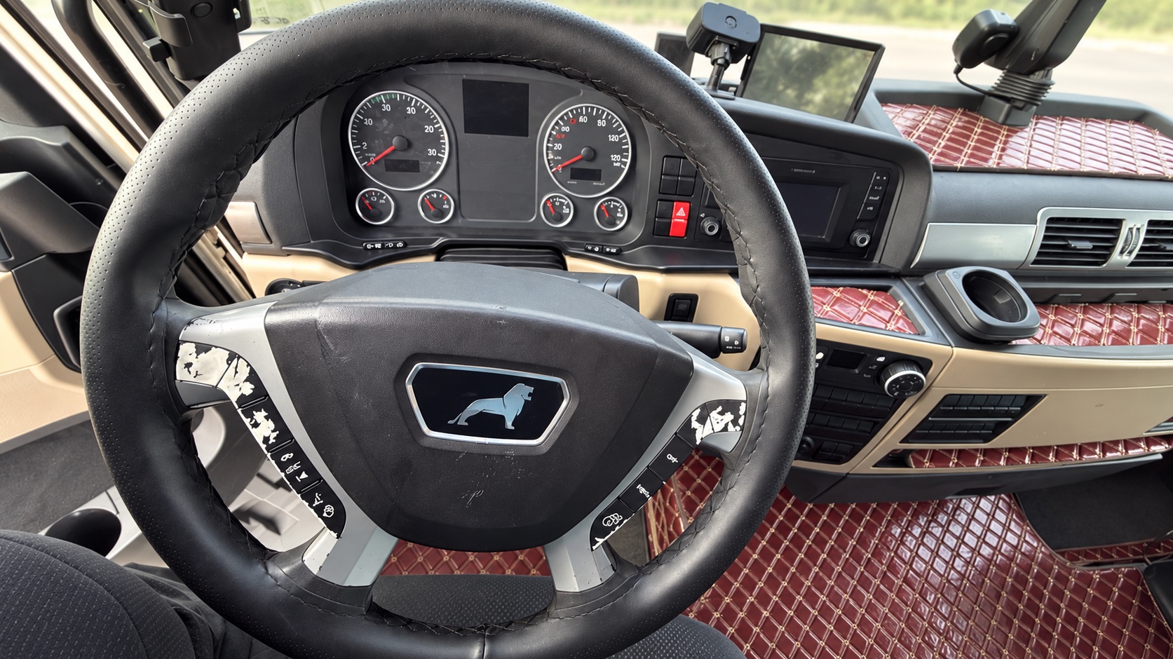 MAN TGX 4×2 Sattelzugmaschine – Fahrzeugansicht 6
