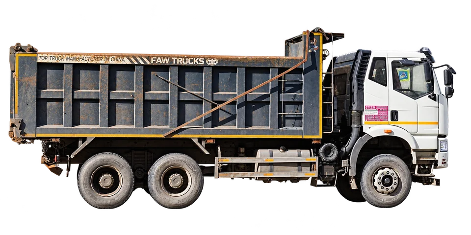 FAW J6P three-axle dump truck, full side