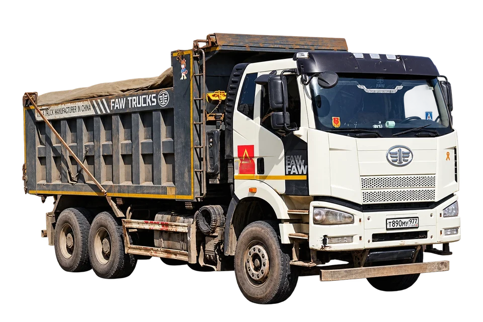 FAW J6P three-axle dump truck, full front three-quarter