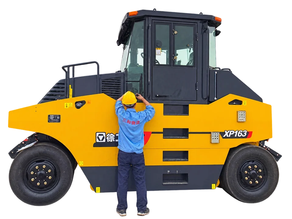XCMG XP163 pneumatic road roller — port side view