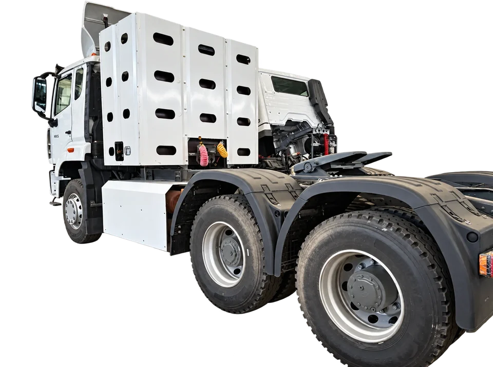 HOWO NX 6×4 CNG Tractor Truck — additional reference view
