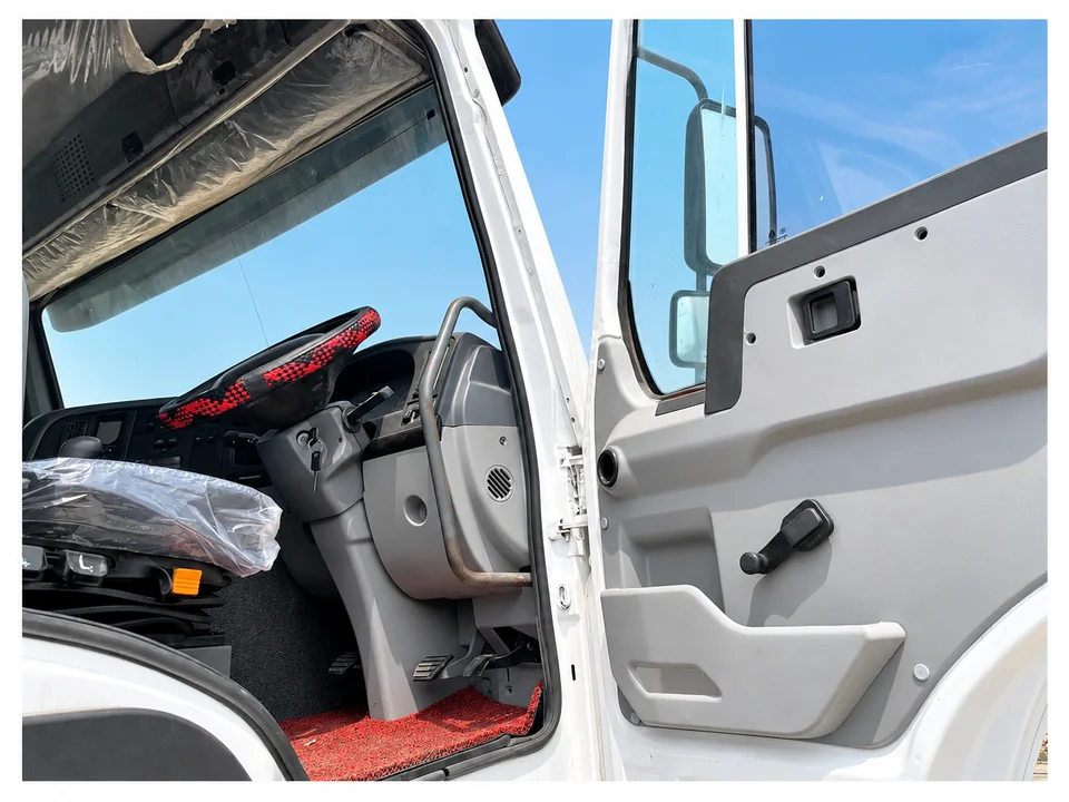 used-howo-371-380-tractor-truck reference photograph