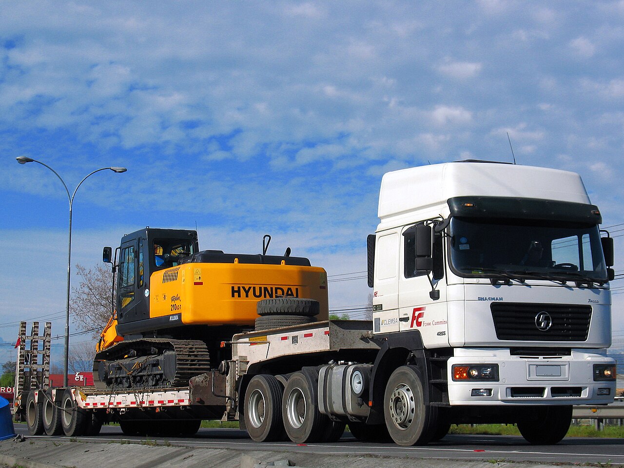 Shacman F 2000 4255 2011 (9196748758).jpg